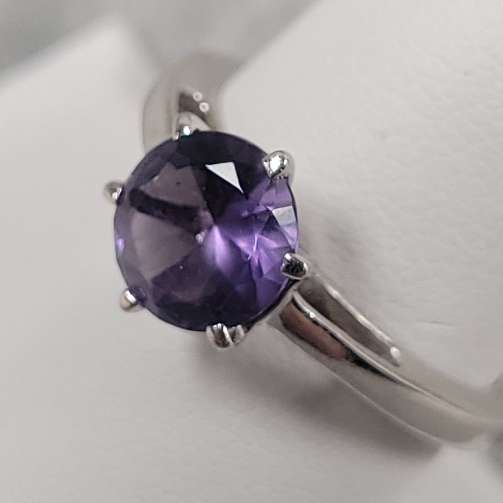 Sterling Silver Ring Women Size 7.75 Purple Round Solitaire Glass Stone 925